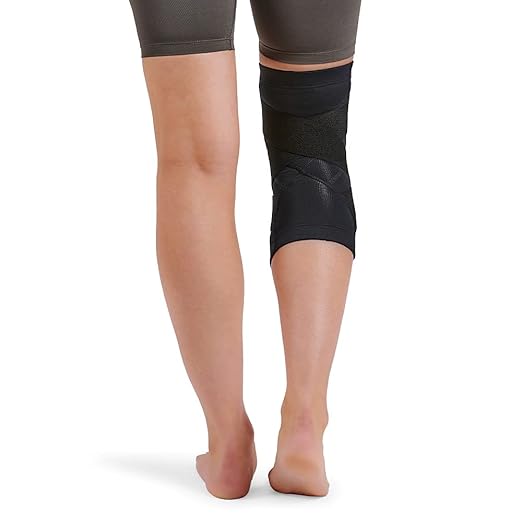 Tommie Copper Pro-Grade Compression Knee Sleeve, Unisex, Men & Women, Adjustable Ultimate Support Sleeve, Integrated Straps for Knee Stability & Muscle Support - Black, Large