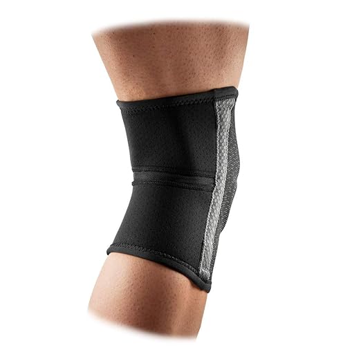 McDavid MD5213-01-32 HyperBlend Knee Sleeve w/Gel & Stay S