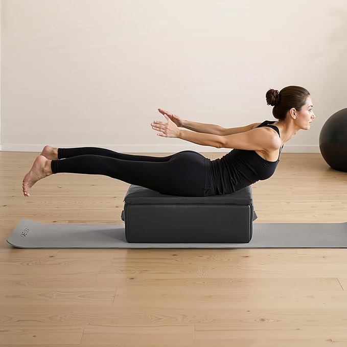 VEVOR Pilates Reformer Foldable, Suitable for Intermediate and Beginners Users, Pilates Equipment for Home Gym Studio Use with 4 Adjustable Resistance Spring, Up to 400 LBS