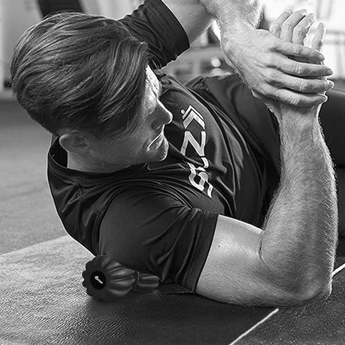 TETOP Peanut Massage Ball 3.5 * 3.5 * 6.3in/0.33lb, Double Lacrosse Massage Ball, Back Foot Neck Massage Roller for Physical Therapy, Myofascial Release, Deep Tissue and Trigger Point (Black)