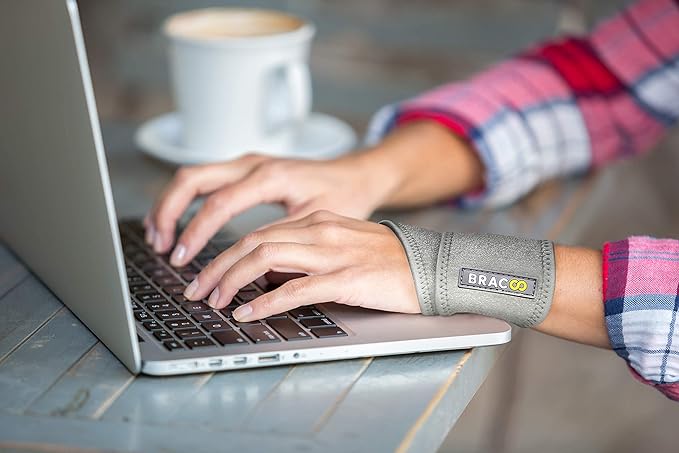 Bracoo Wrist Compression Wrap Brace for Carpal Tunnel, Adjustable Support Strap bands,Weightlifting, Fitness, Tendonitis, Arthritis, Joint Pain Relief, Wrist Tendonitis, Right & Left Hand, WS10